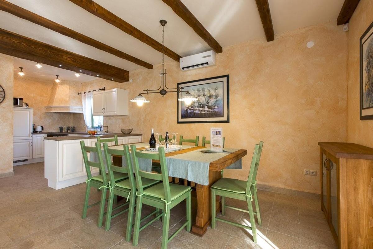 Luxury Villa Nika Dobrinj Екстер'єр фото